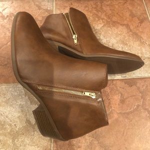 American Eagle light brown boots booties NWOT